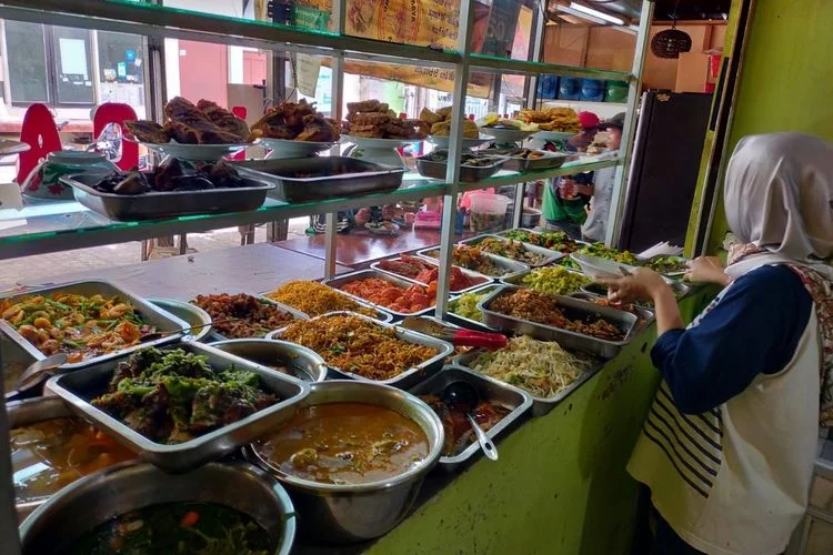Secrets of Cilacap Flavors: Warung Makan Kamulyan That Brightens Your Day